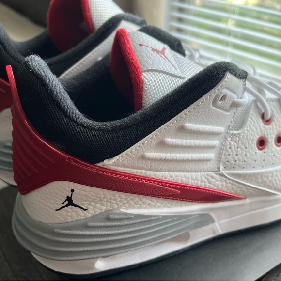 JORDAN Max Aura 5 White/Black Varsity Red Men’s SIZE 10 NIB - Picture 6 of 7